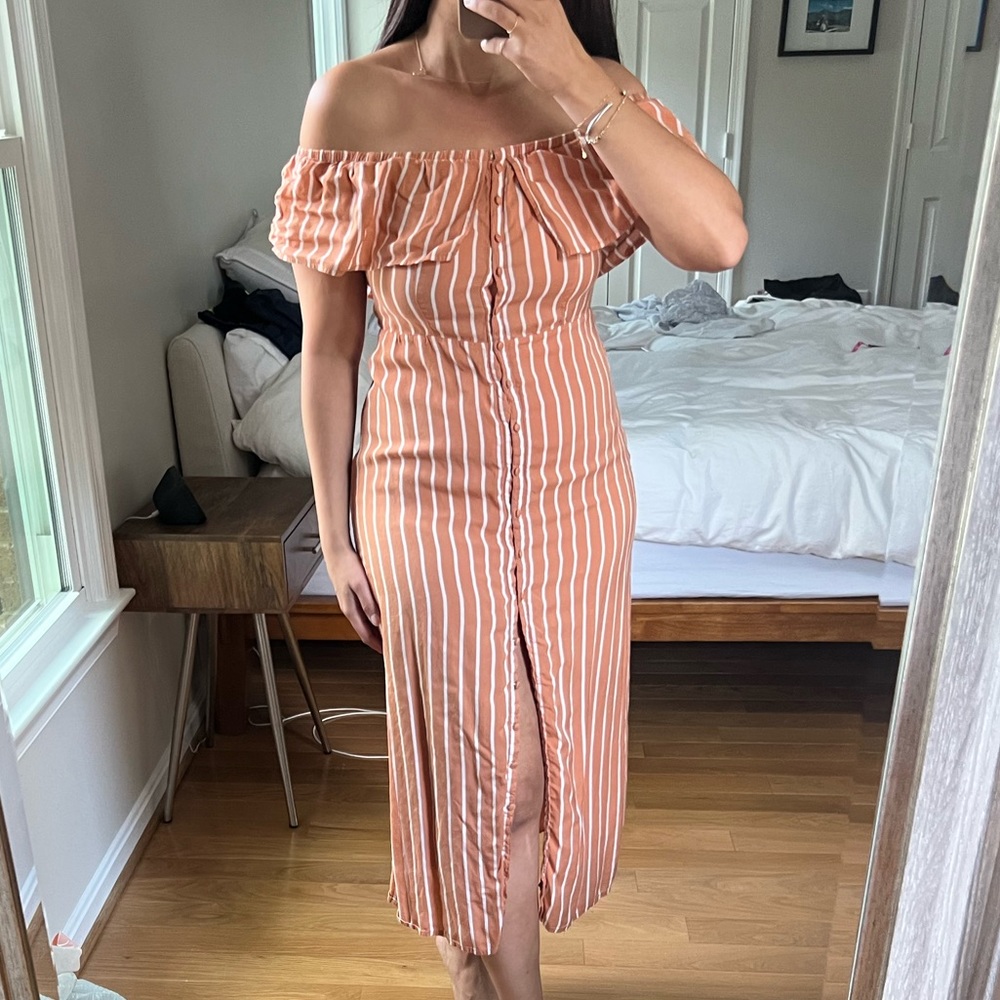 Cute button detail off shoulder dress in size small